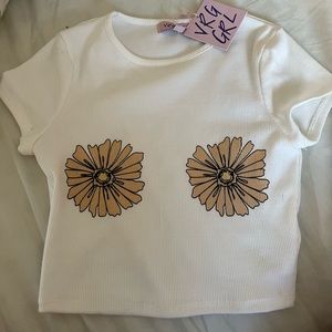 Vrg grl cropped daisy tee. Size AU 4. Not sold anymore.